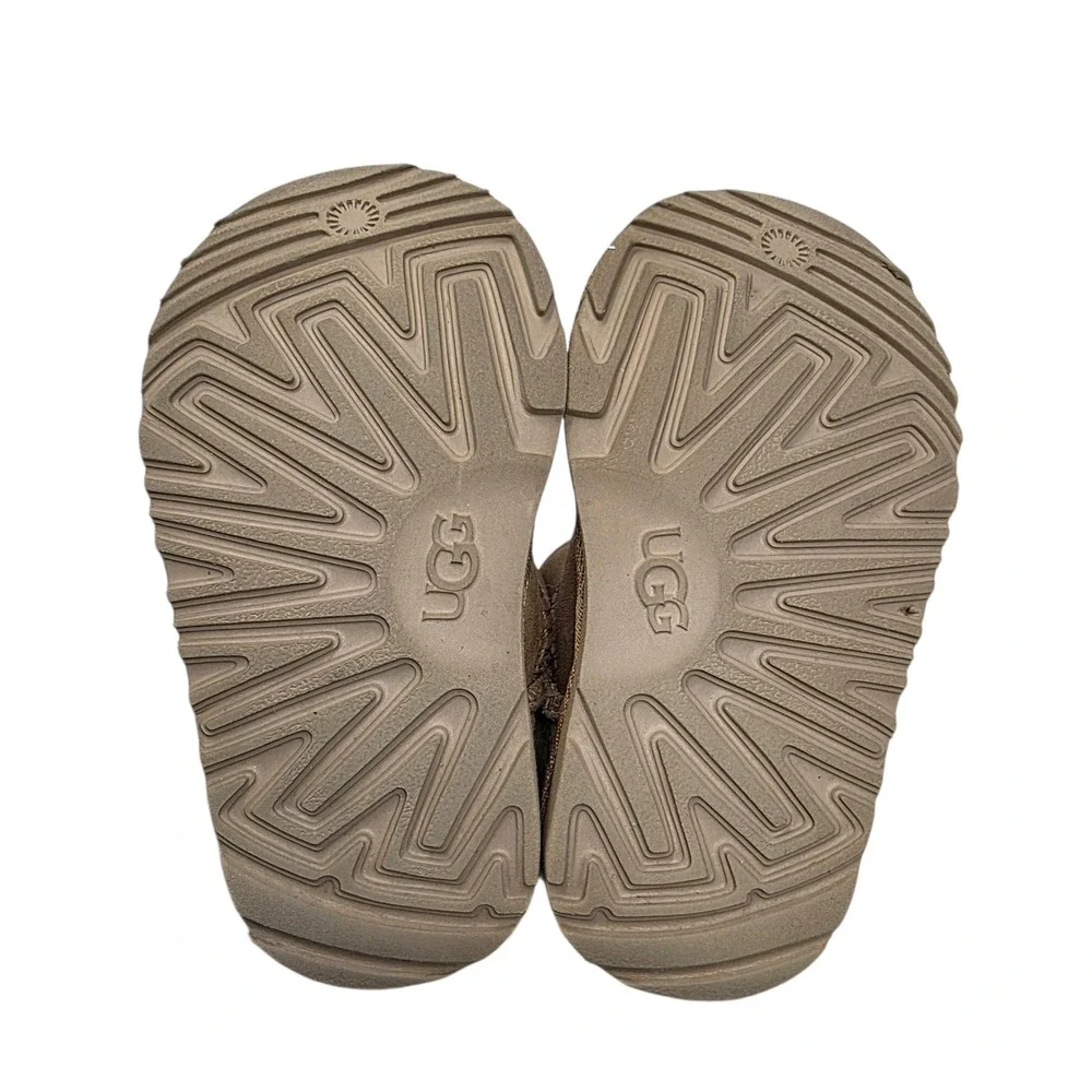 UGG Toddler Mini Bailey Bow II Chestnut Suede Boots‎ Size 8T 1017397T